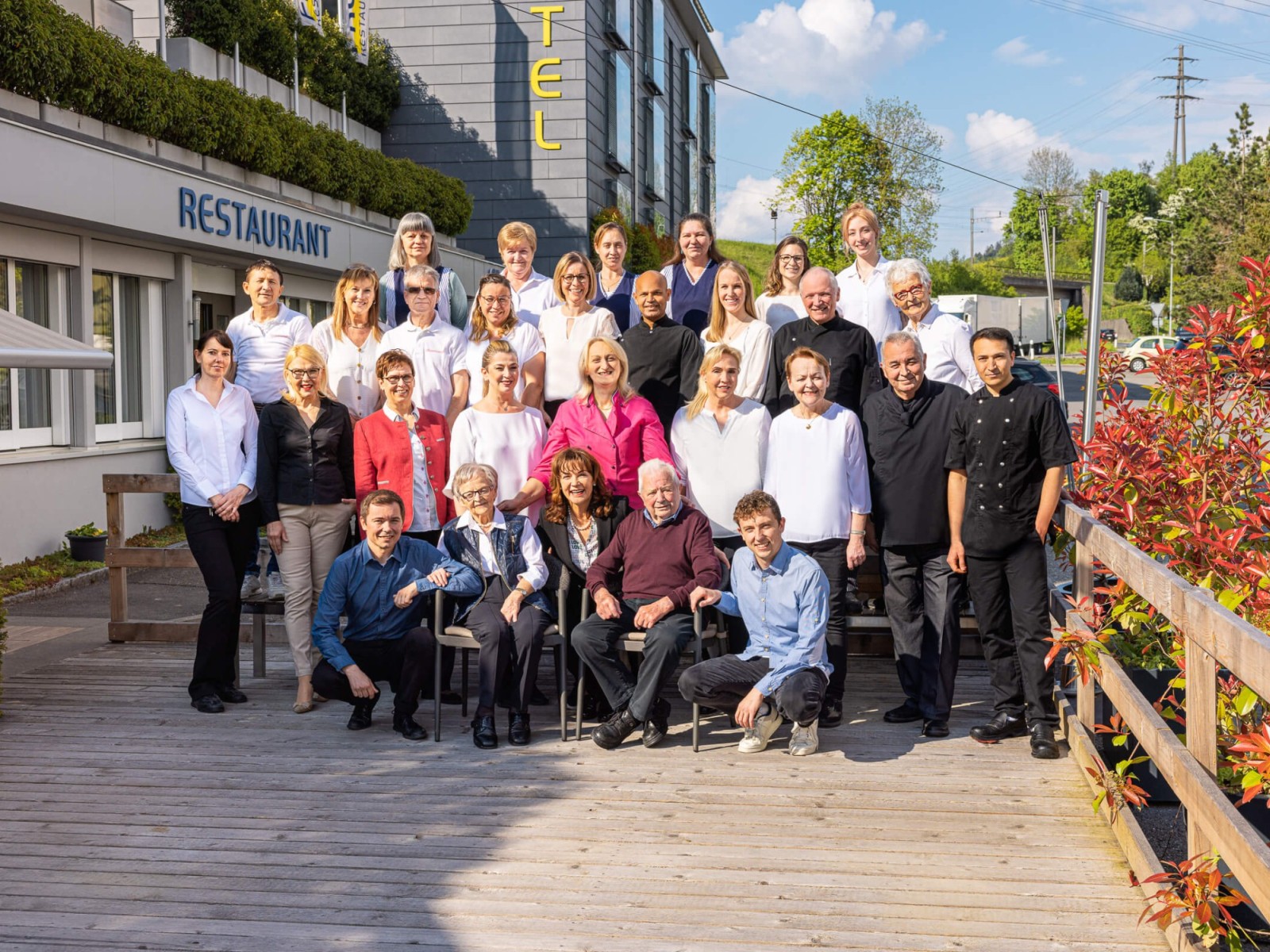 Mesch-Restaurant-Frohsinn-Team.jpg